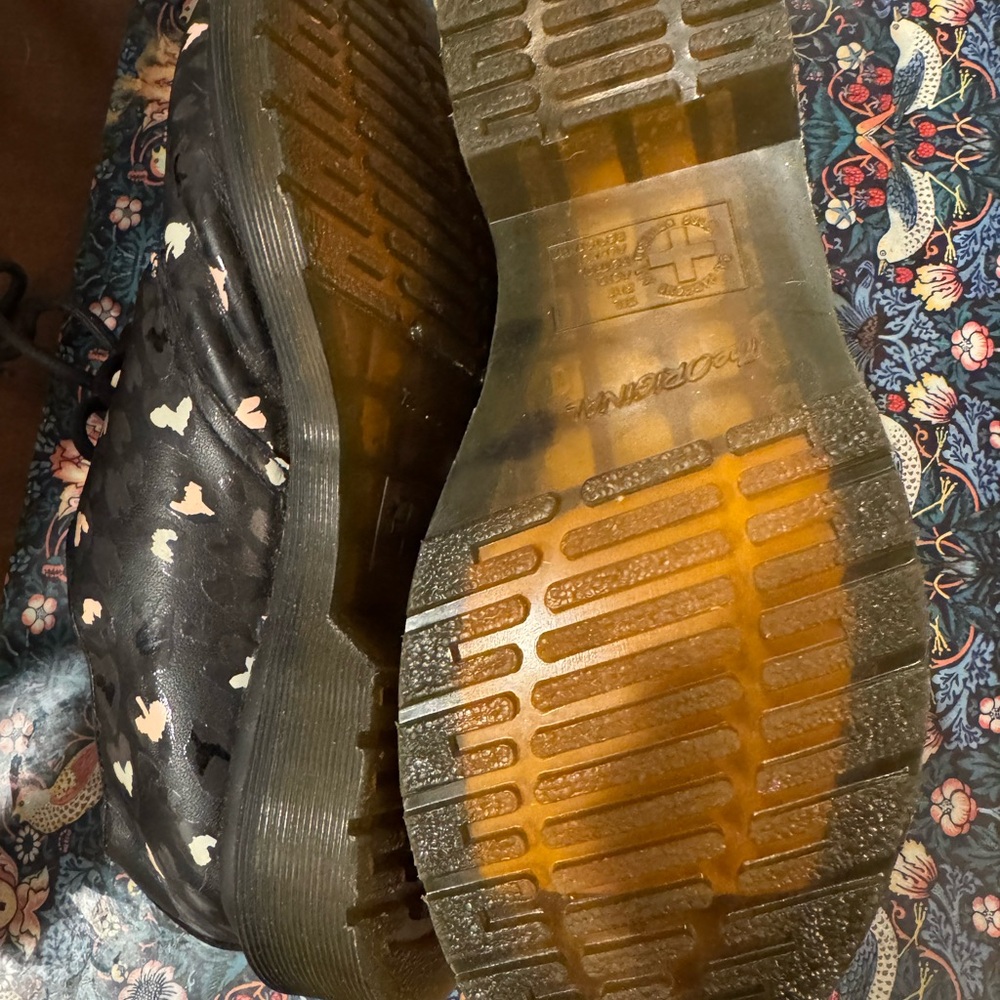 Classic Dr. Marten Oxfords with Love Hearts (UK 6, US 8) - Picture 3 of 7